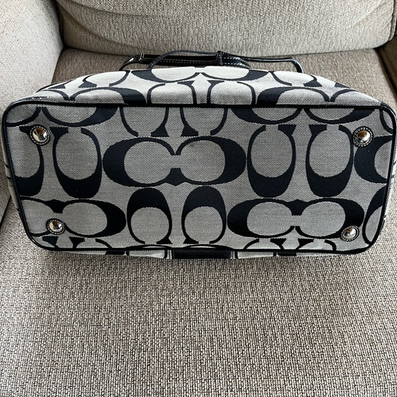 Authentic Coach Handbag - Picture 2 of 9